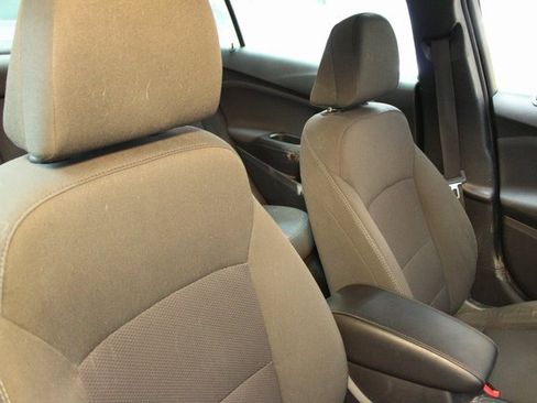 Used 2018 Chevrolet Cruze LT image 11