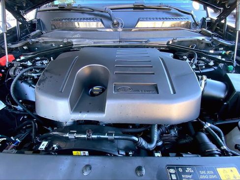 Used 2024 Land Rover Defender 90 X-Dynamic SE image 29