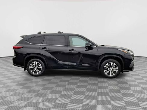 Used 2022 Toyota Highlander XLE FWD image 9