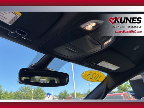Used 2025 Chrysler Pacifica Select FWD image 26