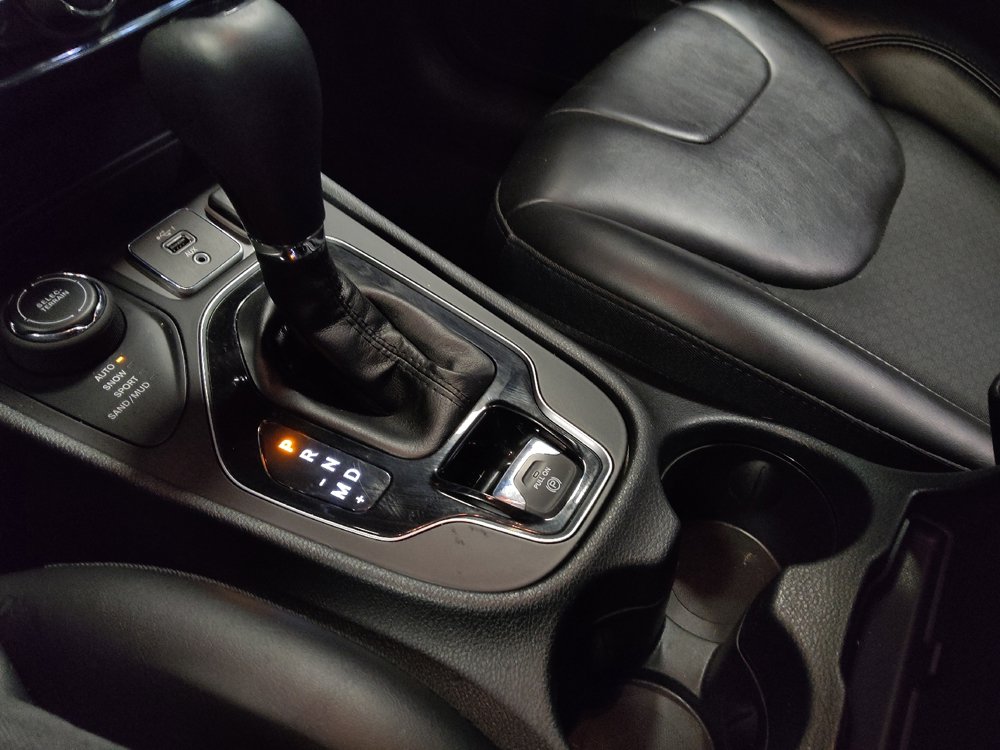 Used 2019 Jeep Cherokee Latitude Plus AWD/4WD image 26
