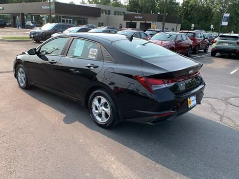 Used 2023 Hyundai Elantra SE FWD image 3