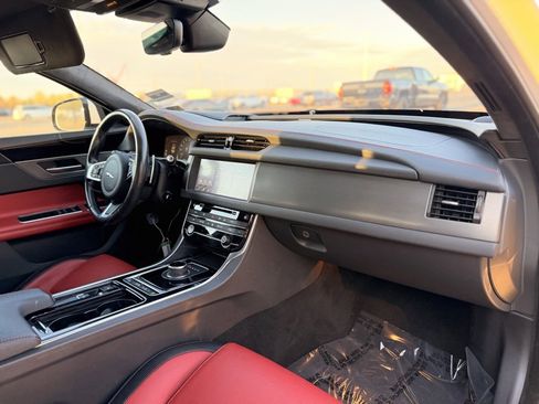 Used 2020 Jaguar XF Checkered Flag image 10