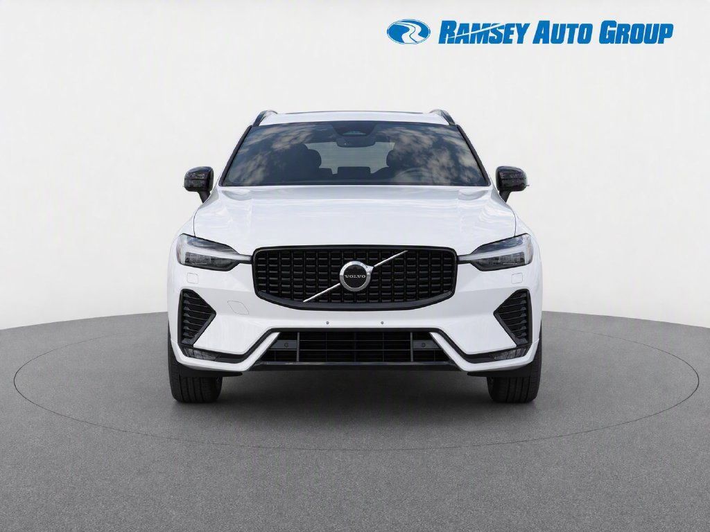 Used 2024 Volvo XC60 B5 Core AWD/4WD image 5