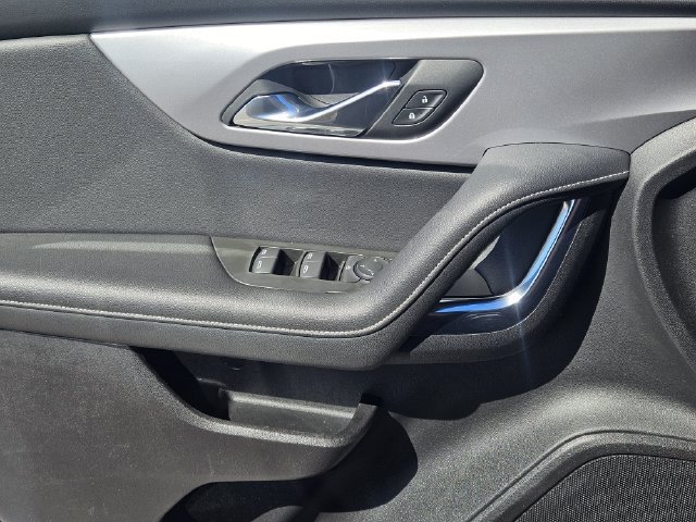 Used 2025 Chevrolet Blazer LT FWD image 23