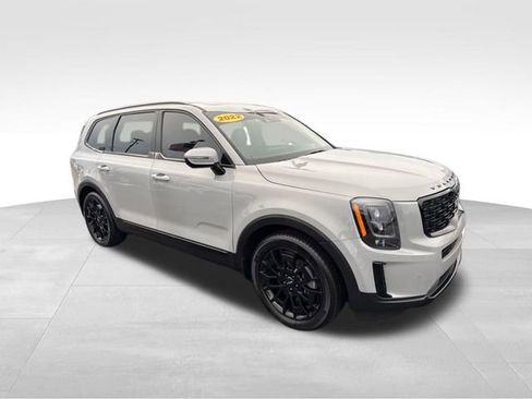 Used 2022 Kia Telluride SX w/ SX Prestige Package image 3
