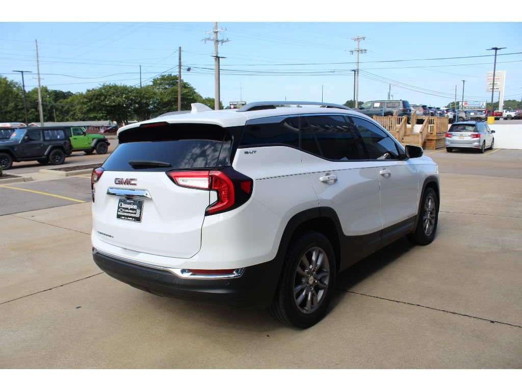 Used 2022 GMC Terrain SLT w/ Infotainment Package II FWD image 5