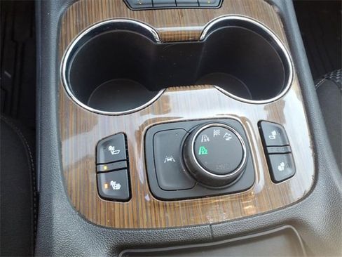 Used 2022 GMC Acadia SLE w/ Driver Convenience Package image 17