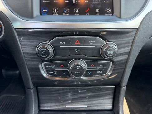 Used 2018 Chrysler 300 Touring AWD/4WD image 14