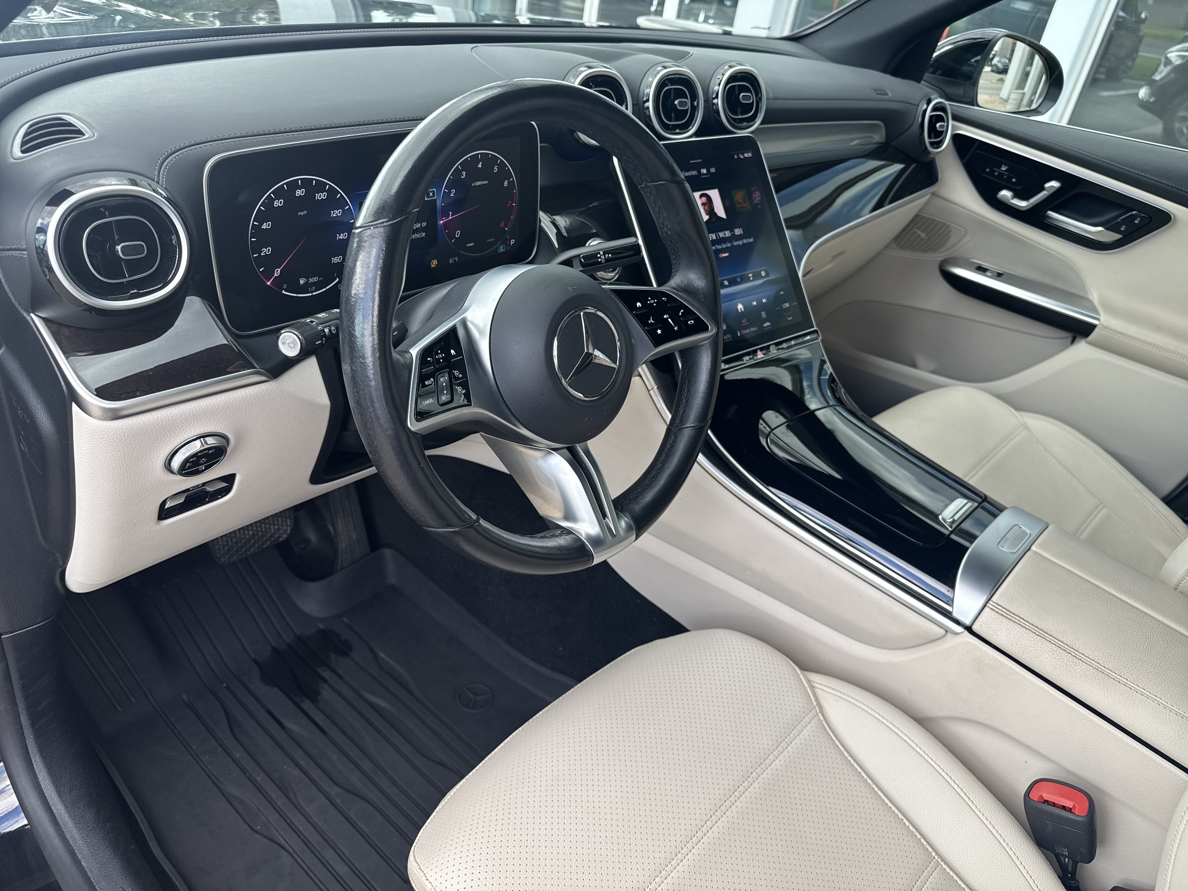 Used 2023 Mercedes-Benz GLC 300 4MATIC image 14