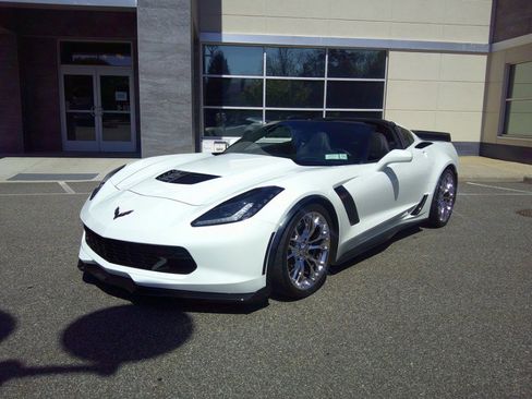 Used 2015 Chevrolet Corvette Z06 w/ 3LZ Preferred Equipment Group RWD image 4