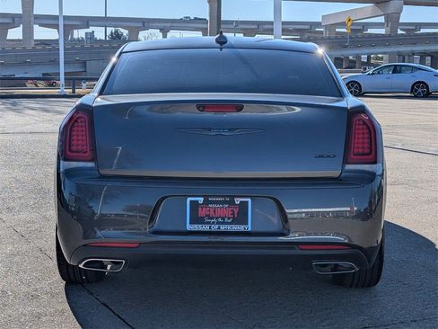 Used 2023 Chrysler 300 Touring w/ Sport Appearance Package image 5