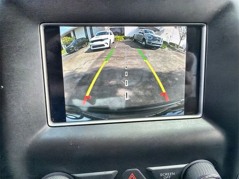 Used 2021 Jeep Grand Cherokee Laredo image 23