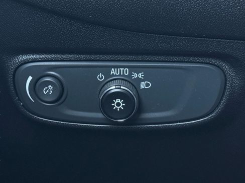 Used 2018 Chevrolet Equinox LT AWD/4WD image 23