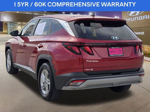 Certified 2025 Hyundai Tucson SE image 8