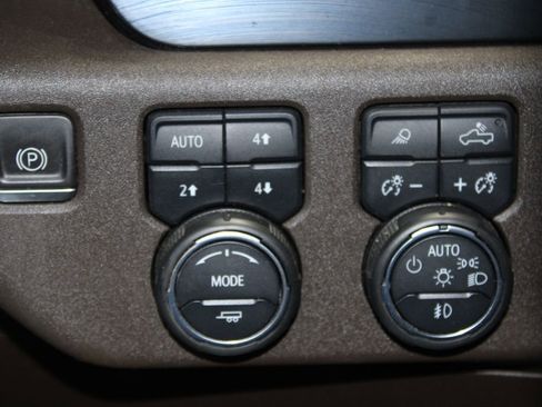 Used 2023 Chevrolet Silverado 1500 LTZ AWD/4WD image 45