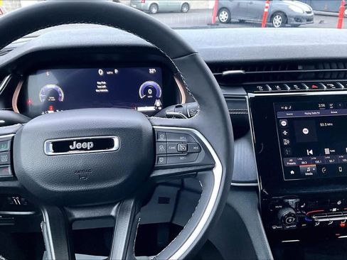 Used 2024 Jeep Grand Cherokee Altitude image 26