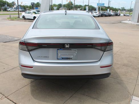 Used 2025 Honda Accord LX image 6
