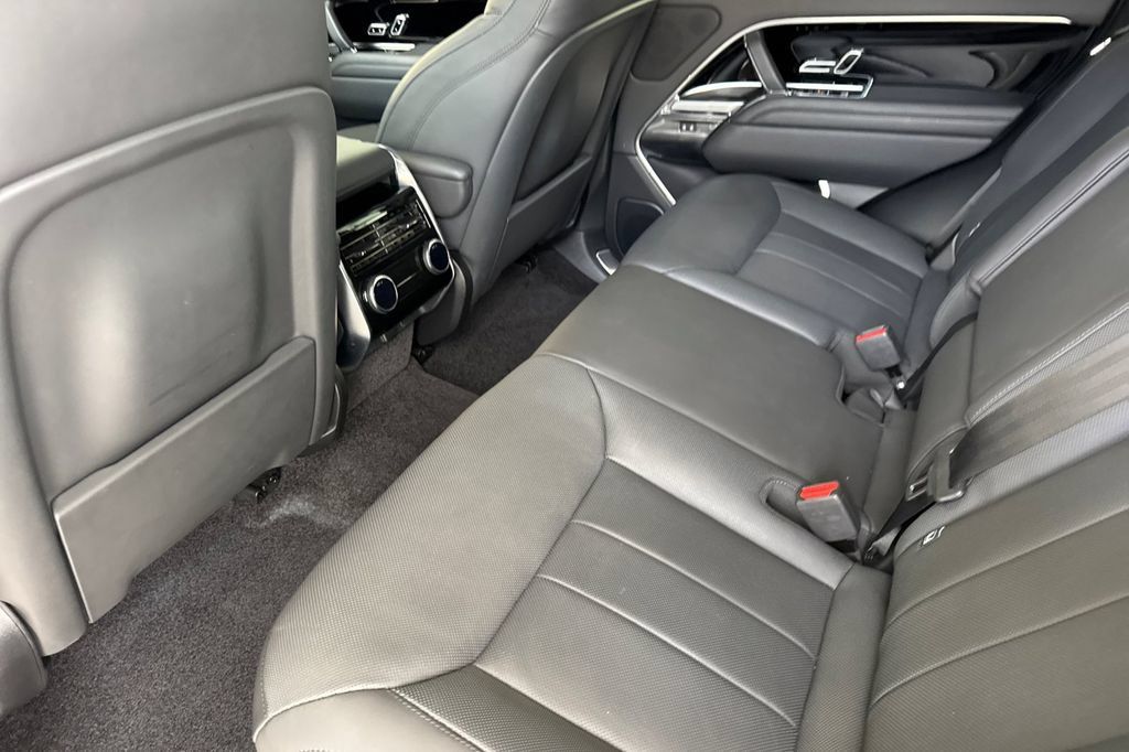 Used 2023 Land Rover Range Rover SE AWD/4WD image 5