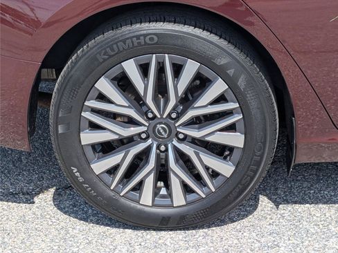 Used 2024 Nissan Altima 2.5 SV FWD image 10