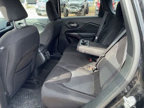 Used 2019 Jeep Cherokee Latitude w/ Cold Weather Group image 15