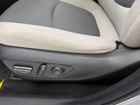 Used 2022 Toyota RAV4 XLE FWD image 27