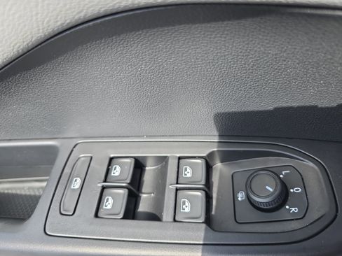 Used 2023 Volkswagen Taos SE w/ Panoramic Sunroof Package AWD/4WD image 27