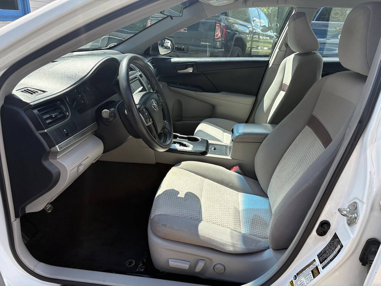 Used 2013 Toyota Camry LE FWD image 11