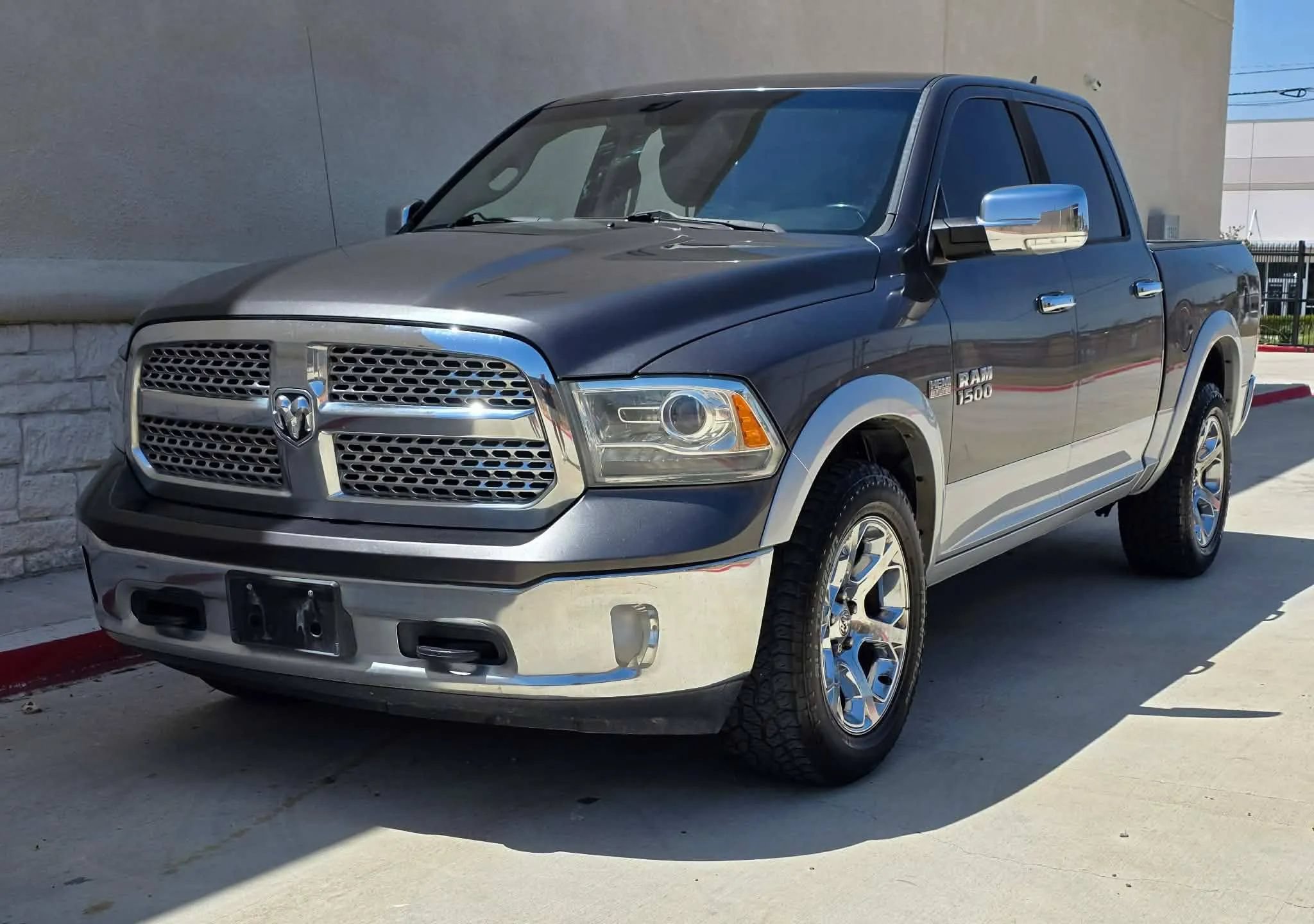 Used 2016 RAM 1500 Laramie w/ Convenience Group AWD/4WD image 8