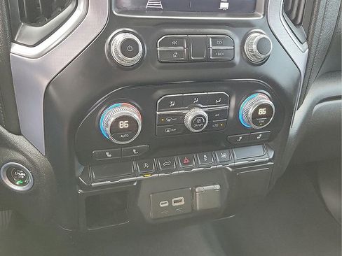 Used 2019 GMC Sierra 1500 Elevation w/ Elevation Value Package image 17