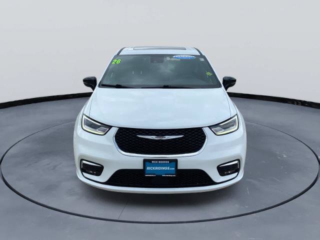 Used 2026 Chrysler Pacifica Limited FWD image 2