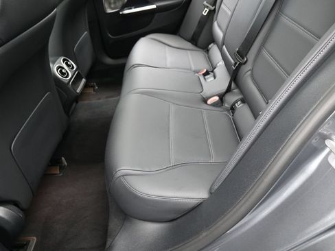 Used 2024 Mercedes-Benz C 300 Sedan image 37