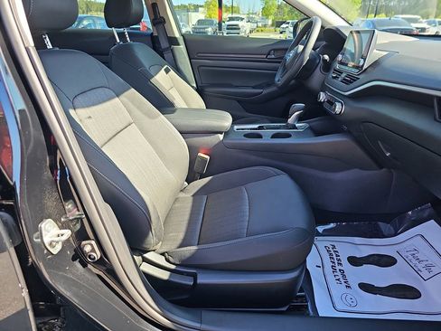 Used 2025 Nissan Altima 2.5 S FWD image 13
