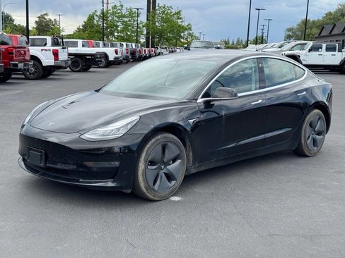 Used 2019 Tesla Model 3 Mid Range RWD image 3