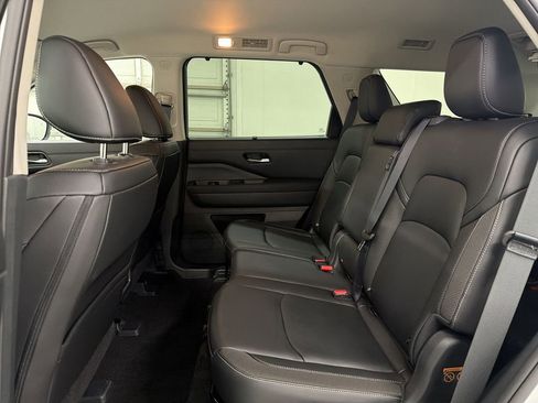 Certified 2025 Nissan Pathfinder SL w/ Cargo Package AWD/4WD image 19