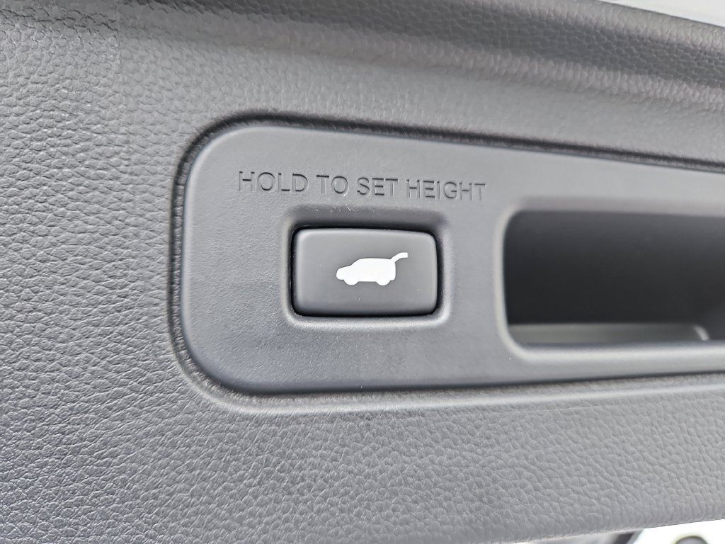 Used 2024 Honda Pilot Elite image 11