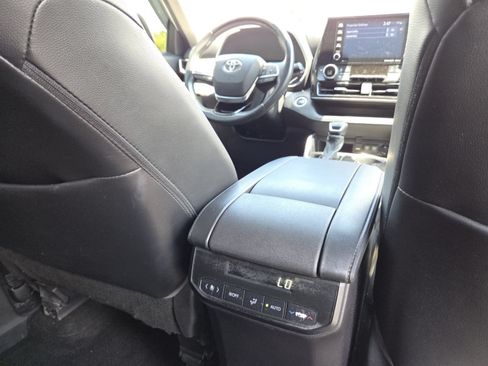 Used 2021 Toyota Highlander XLE FWD image 26