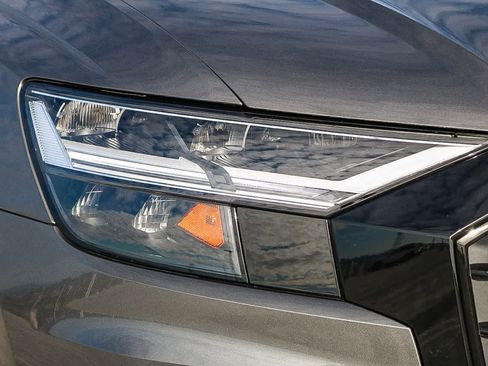 Used 2022 Audi Q8 Premium w/ Convenience Package image 4