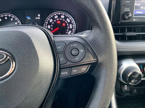 Used 2021 Toyota RAV4 XLE image 19