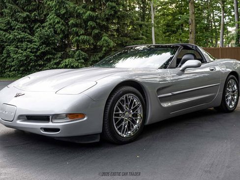 Used 1999 Chevrolet Corvette Coupe w/ Performance Handling Pkg RWD image 14