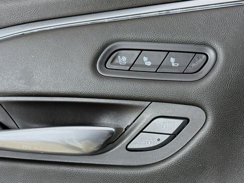 Used 2022 Cadillac Escalade Premium Luxury image 21