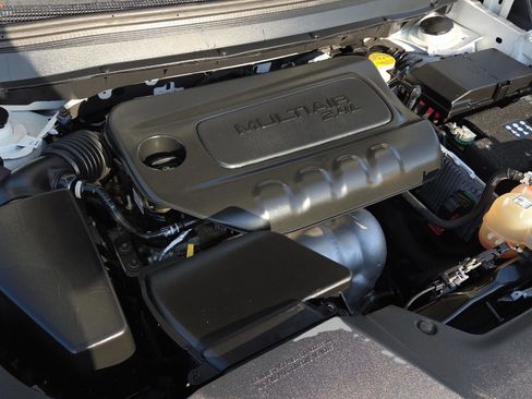 Used 2019 Jeep Cherokee Limited image 23