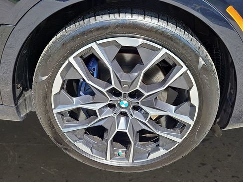 Used 2024 BMW X7 xDrive40i w/ M Sport Package AWD/4WD image 9