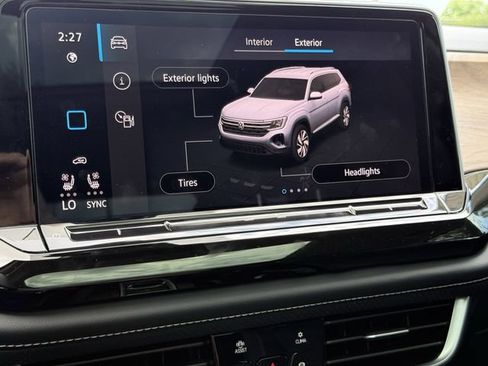Used 2025 Volkswagen Atlas SE FWD image 15