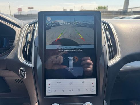 Used 2024 Ford Edge SEL image 17