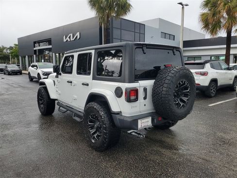 Used 2018 Jeep Wrangler Unlimited Sahara image 4