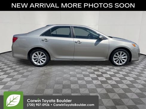 Used 2013 Toyota Camry XLE w/ Leather Pkg FWD image 9