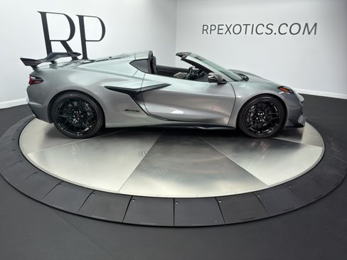 Used 2024 Chevrolet Corvette Z06 w/ Z07 Performance Package RWD image 10
