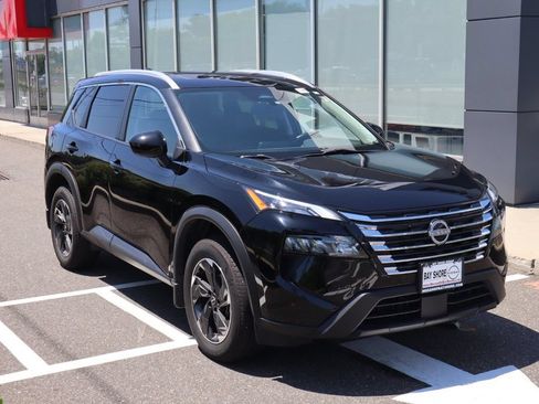 Certified 2024 Nissan Rogue SV w/ SV Premium Package AWD/4WD image 4