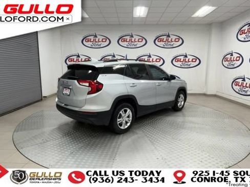Used 2022 GMC Terrain SLE w/ Driver Convenience Package FWD image 8